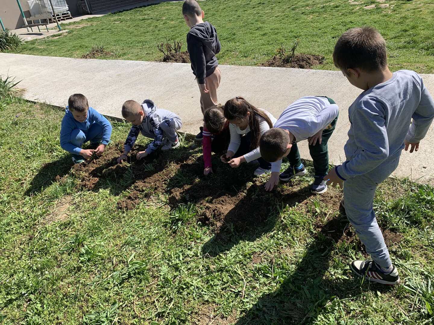 Баци нешто лепо